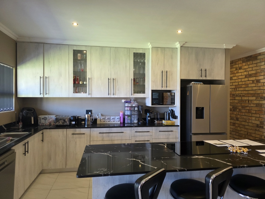 3 Bedroom Property for Sale in Wavecrest Eastern Cape